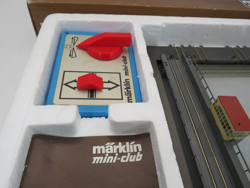 Märklin Miniclub Track Z Slide Platform 8994 with Switch in Original Packaging - Image 3 of 4