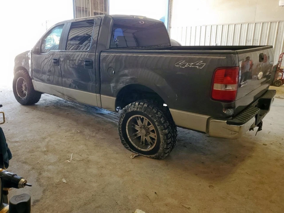 (LOCAL PICKUP ONLY) Radiator Standard Duty Cooling 1" Core Fits 04-08 FORD F150 - Imagem 2 de 4