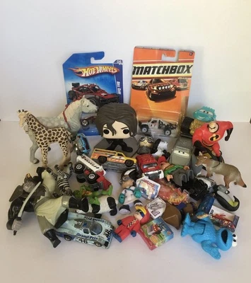 Spielzeugpaket Jungen - Hot Wheels, Tiere, Disney, Funko zufälliges Spielzeugpaket - Bild 1 von 4