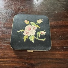 Lovely Vintage Floral Embroidered Compact With Powder And Mesh Cover