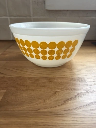 Pyrex Vintage 402 Bowl White With Yellow Circle Design