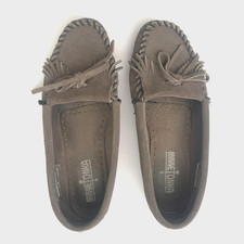 Minnetonka Womens Kilty Moccasin Flats Size 8 Gray Suede Slip On Loafers