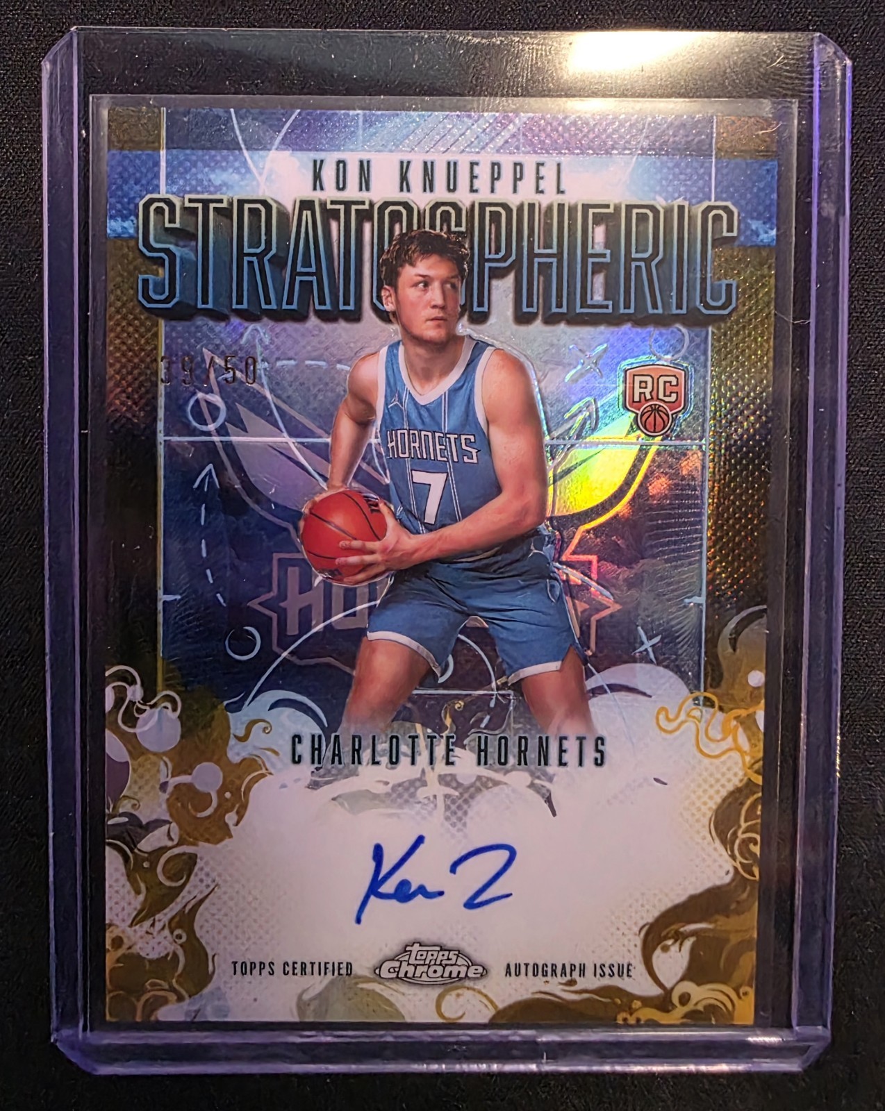 2025-26 TOPPS CHROME Stratospheric RC AUTO Kon Knueppel Gold 39/50 SMR-KK