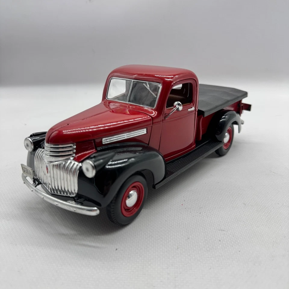 Chevrolet GMC 1946 Truck Model Red - Solid - Scale 1:18 Diecast - Image 2 of 4