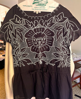 Matty M Women s Black/White Floral Embroidered Cap Sleeve Drawstring Blouse M