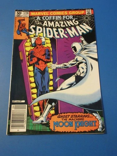 Amazing Spider-man #220 Bronze age Moon Knight Newsstand VF- Beauty Wow