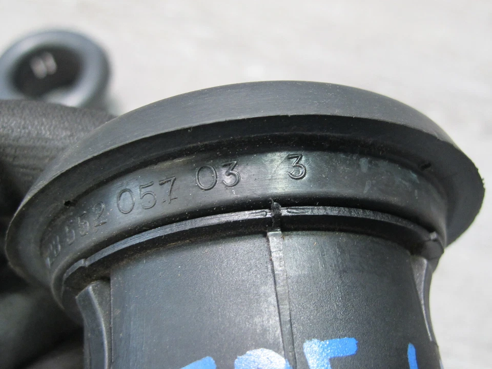 1984 - 1989 年 PORSCHE 928 橡胶空气通道 DUCT OUTLET 2 件套 — 第 4/4 张图片