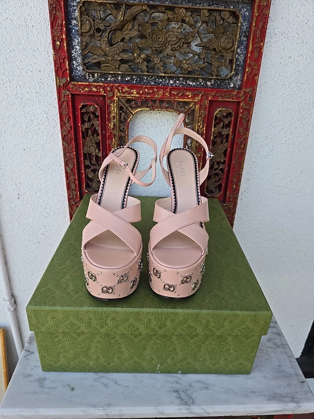Sandales plates formes en cuir rose à clous GG GUCCI Janaya neuves EU 37 US 7