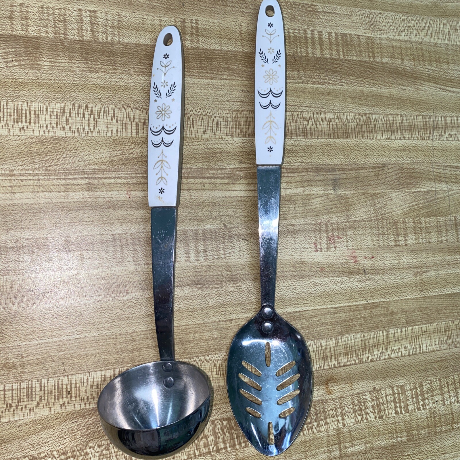 Set Of 2 Vintage FLINT ARROWHEAD Wheat Harvest Stainless Serving Spoon & Ladle