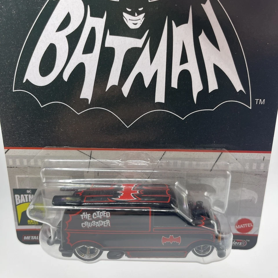 Hot Wheels Batman 1985 Chevy Astra Van Batmobile Car HVJ48 - Image 2 of 4