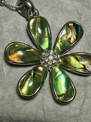 NEW Lia Sophia Abalone Shell Flower Pendant W/ Chain & 3 Extra Pendants