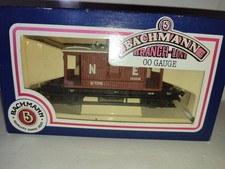 BACHMANN 33-351 - OO - 20 TON BRAKE VAN N.E. BROWN - WITH MINT BOX