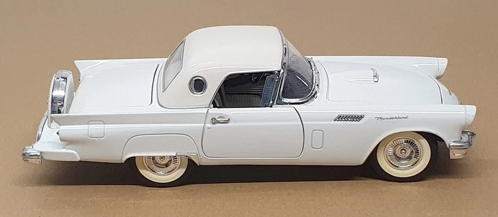 Road Signature 1/18 Scale 2625V - 1957 Ford Thunderbird - White - Image 4 of 4