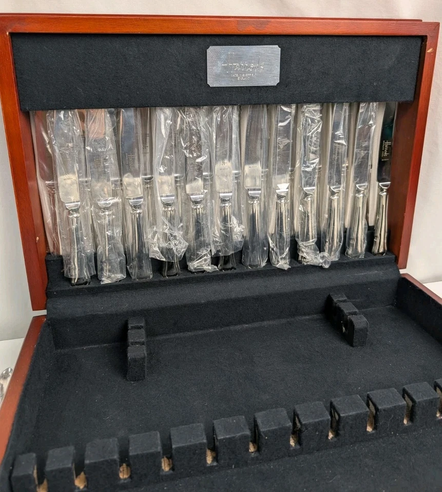 126 pc Harrods Sheffield DUBARRY 18/8 10 Pc Setting Service For 12 Stainless Set - Image 3 of 4