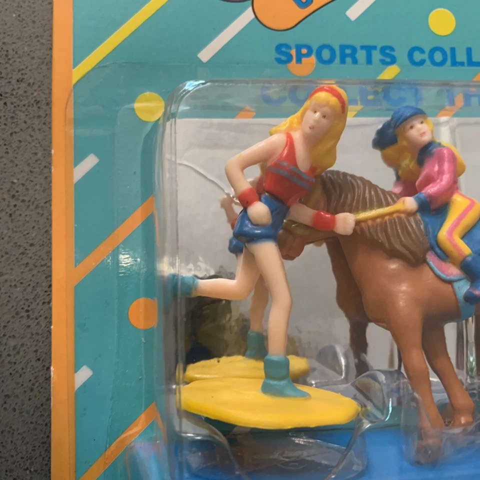 Colección deportiva vintage Tiny Teeny colección Woolworth nueva en paquete Foto 2 de 4