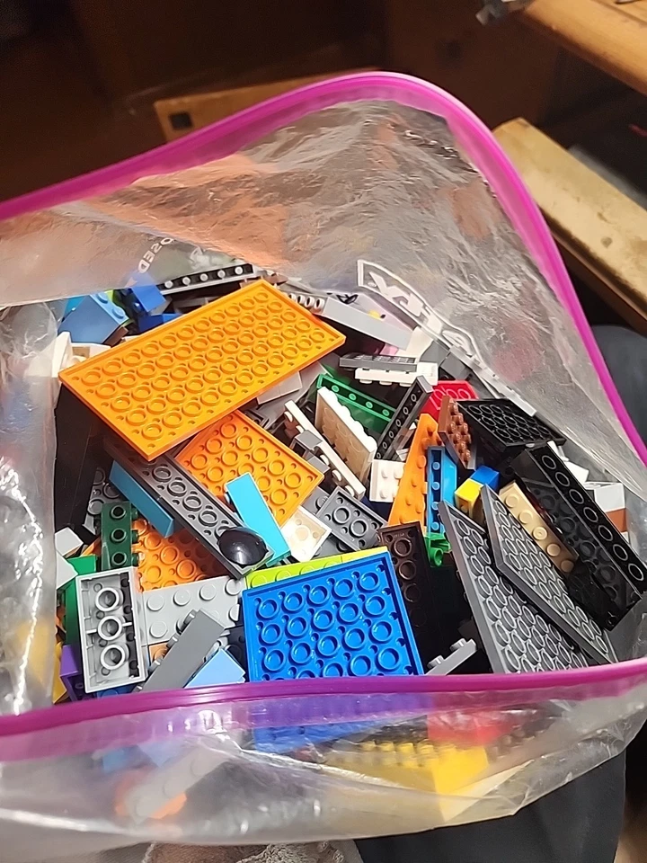 Lot of Random Bulk Lego Pieces Bricks / 6 lbs 2 oz / Parts / Mix Colors, Shapes - Image 4 of 4
