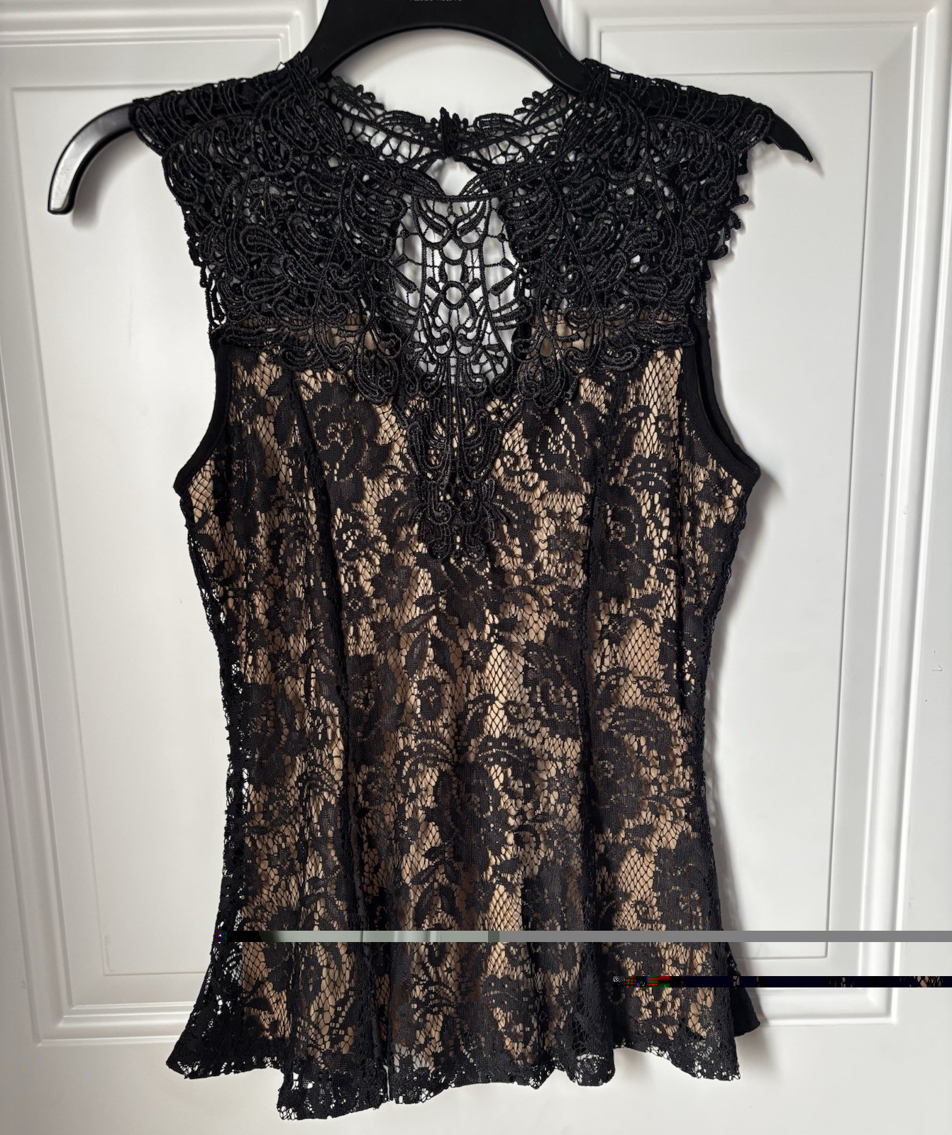 • New Mode Black Floral Lace Sleeveless Blouse Women’s Size Medium