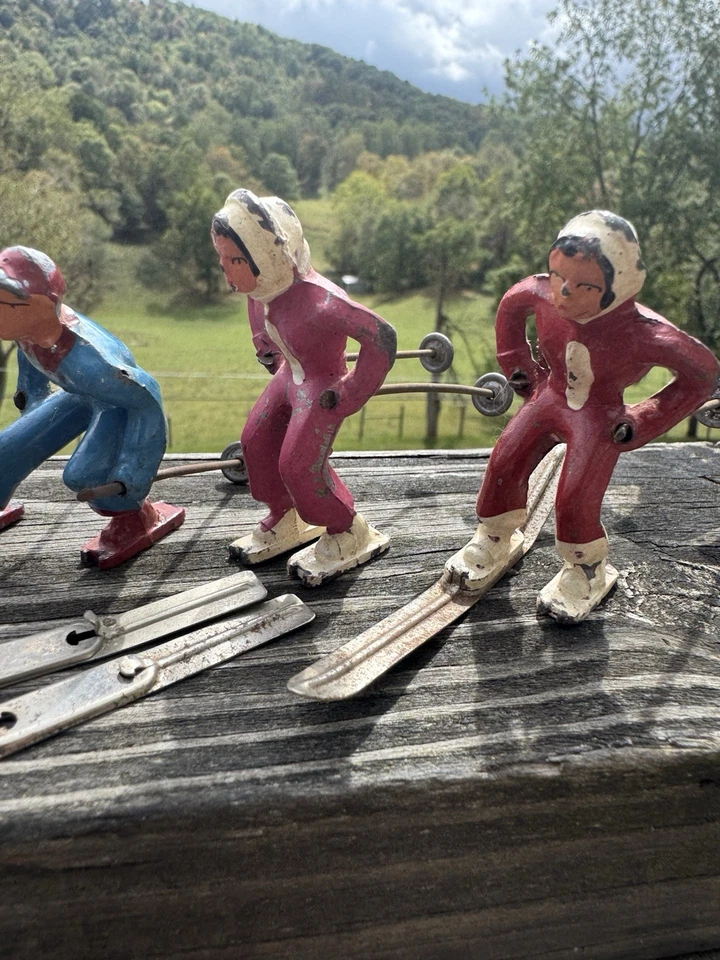 Lote (5) figuras de invierno vintage de esquiadores y patinadores de metal fundido Barclay de los años 30-50 Foto 4 de 4