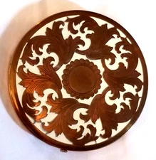 VTG Art Nouveau Gold Tone White Enamel Filigree Leaves Scrollwork Powder Compact