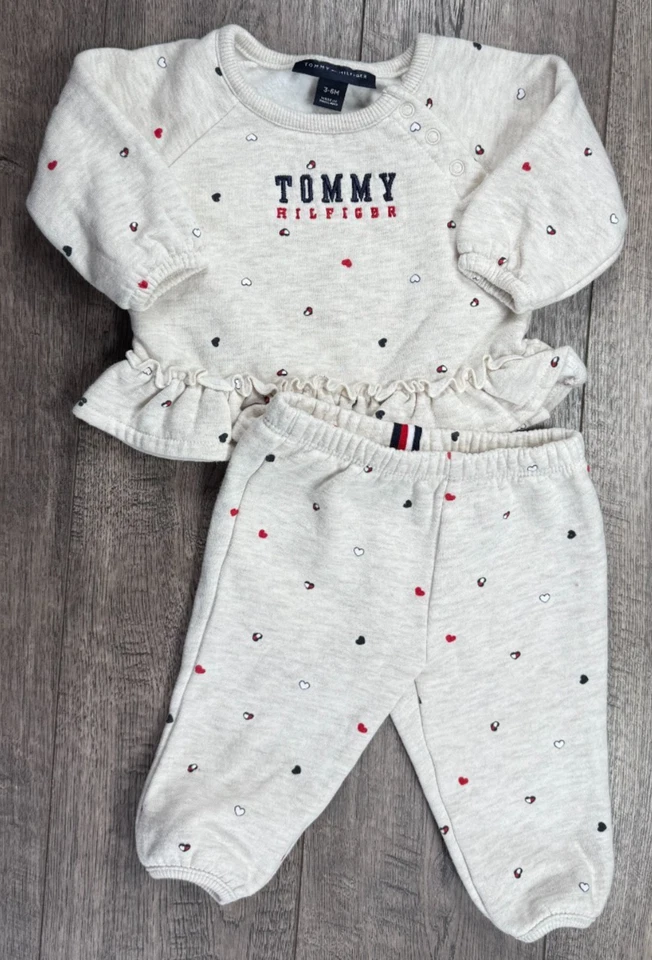 Ropa para bebé niña Tommy Hilfiger 3-6 meses 2 piezas crema corazón suéter conjunto Foto 2 de 4