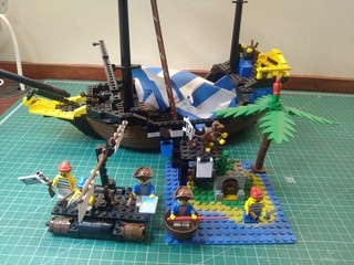 Lego Legoland Pirate themed job lot including instructions and minifigs