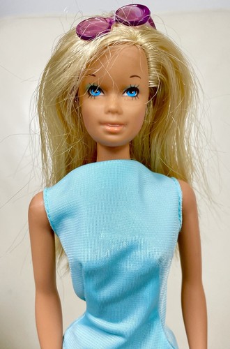 Vintage 2001 Malibu Barbie Doll TNT 1971 Reproduction Mattel Doll & Sunglasses - Picture 6 of 18