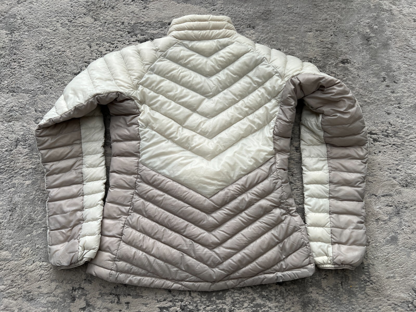 Outdoor Research OR women&rsquo;s Illuminate Down Jacket 800 White Small Hiking Walk