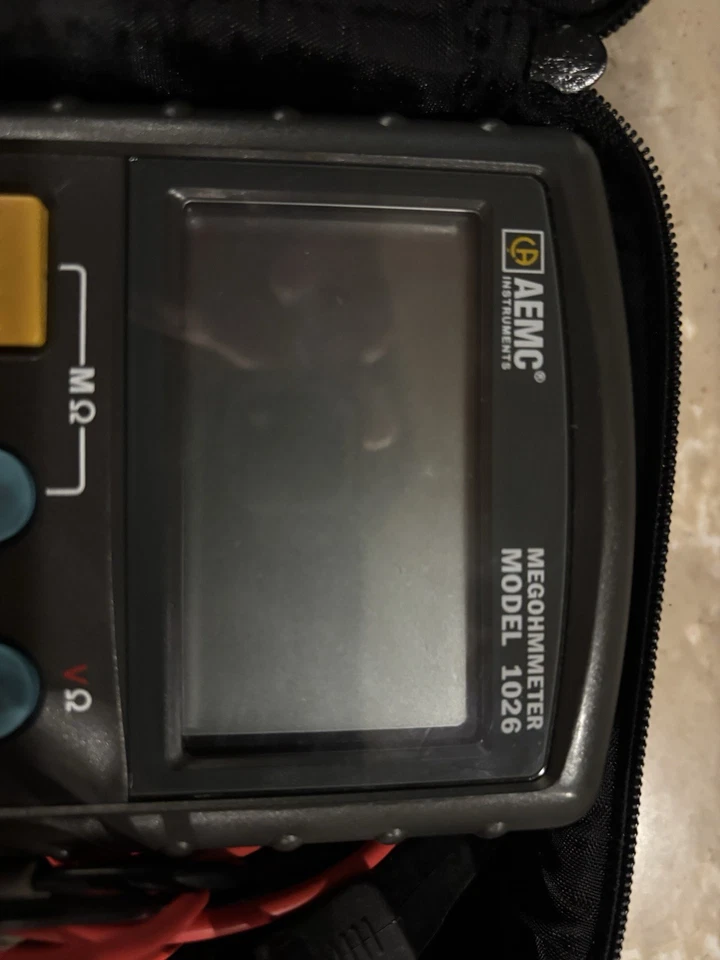 Megohmímetro AEMC Instruments Modelo 1026. (TRABAJO DE PRUEBA) con cables en estuche blando Foto 4 de 4