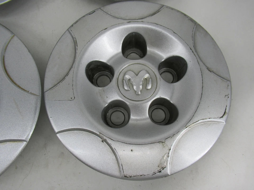 Tapacubos centrales Dodge Promaster City OEM 16" 51921172 2547 genuino Foto 4 de 4