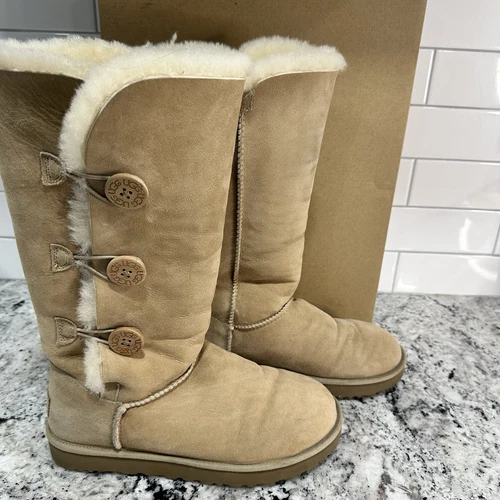 Stivali donna UGG balleggia bottoni tripletta II castagno taglia 10
