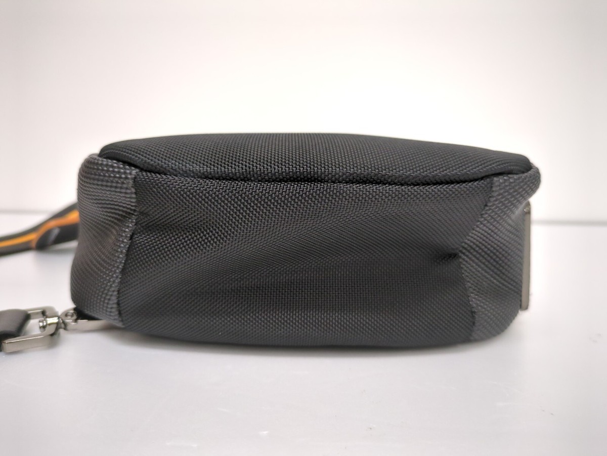 TUMI McLaren Torque Sling Body Bag carbon leather Fiber TUMI McLaren Torque Sling Body Bag carbon leather Fiber