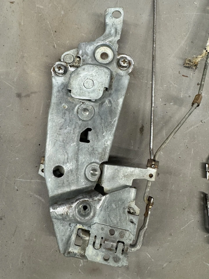 Chevy Impala 1959 1960 pestillos de puerta BelAir Wildcat Bonneville Starfire equipo original Foto 2 de 4