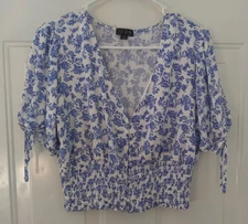 Women's Sz. XL White w/Blue Floral Print Crop Top by, J for Justify, Preowned