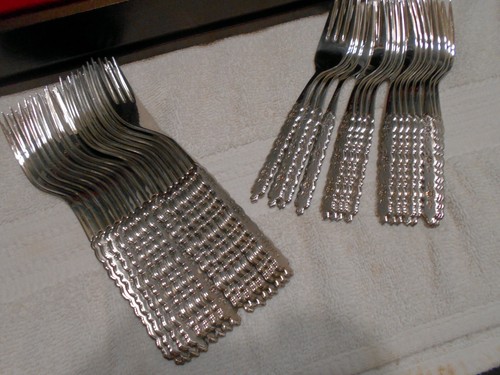 VTG Oneida SSS Stainless Flatware Set Rose Queen 100 pc fork spoon knife - Picture 2 of 12