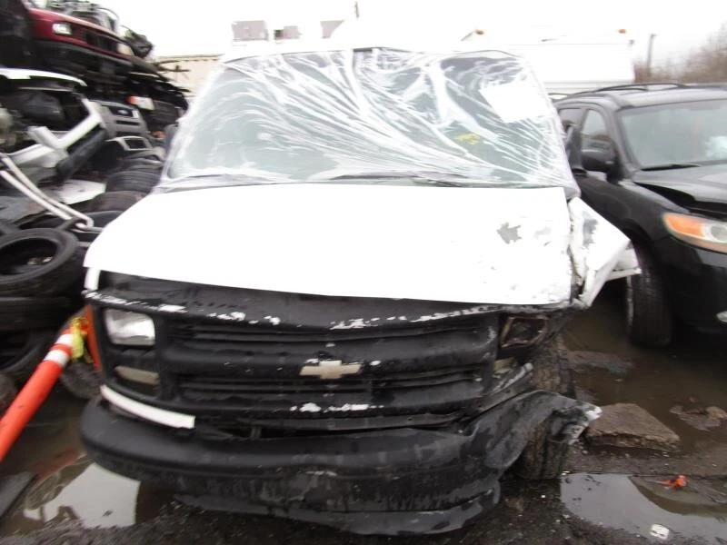 Used Fuel Injection Throttle Body fits: 1999 Chevrolet Express 2500 van Throttle Foto 2 de 4