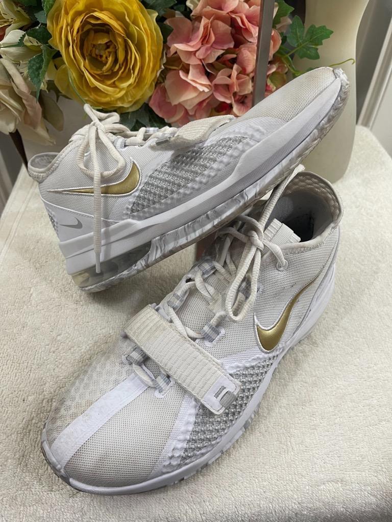 nike air force max low white gold
