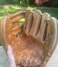 Left Hand Mitt Wilson Youth Model A2295 George Brett Baseball Glove