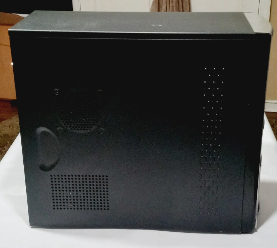 英特尔 2.5GHz 至强服务器 Tyan S5372 24GB RAM 250GB 索尼光盘 Windows 7 Ultimate — 第 2/4 张图片