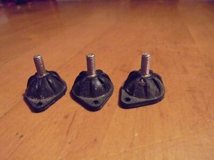 3 Standfüße für einen Plattenspieler Aiwa D 50°°°°Ersatzteil°°°