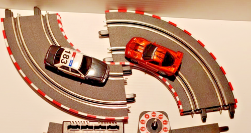 Policía de Patrulla de Carreteras Ford Crown Vic y Corvette G5-R 2002 1:43 Carrera Go Track - Imagen 3 de 13