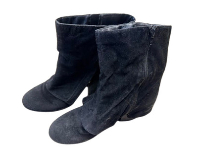 Fergalicious Carly Womens 10M Fold Over Bootie Black Suede Side Zip Ankle Boot