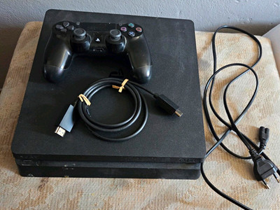 Sony PlayStation 4 1 TB Konsole Schwarz mit DualShock 4, HDMI- & USB-Kabel