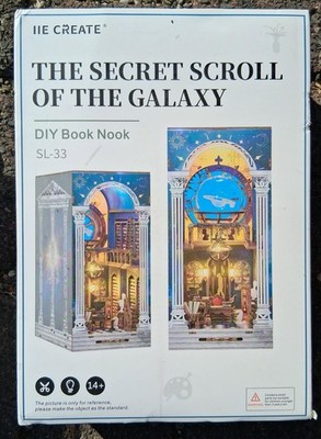 DIY Book Nook Bausatz - The Secret Scroll of the Galaxy - NEU - Bücherecke