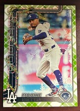 2025 Topps Holiday #H52 Mookie Betts Los Angeles Dodgers Green Plaid Parallel