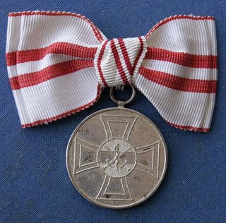 T55) Orden Silberne Verdienstmedaille Militärärzte u. Apotheker an Damenmasche