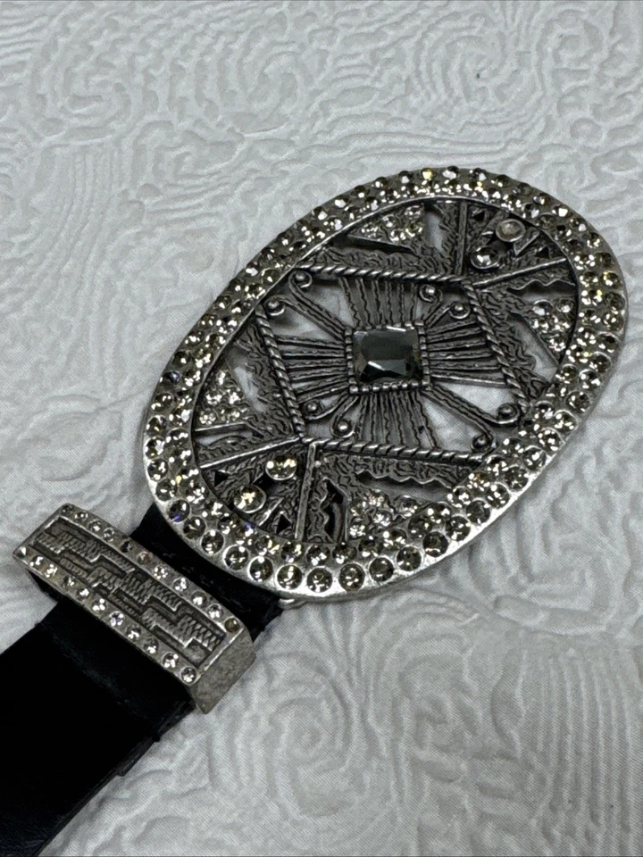 "Cinturón negro boho adornado vintage de Chico con hebilla de pedrería de 4"" talla grande" Foto 3 de 4