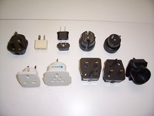 LOTTO di 9 adattatori elettrici di vari standard