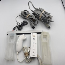 Nintendo Wii Console Guitar Hero Bundle &ndash; Les Paul Guitar + Game -