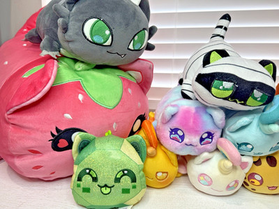 9PC APHMAU X MEEMEOWS PLUSH CAT LOT JUMBO STRAWBERRY DRAGON CAT JAPAN (T)