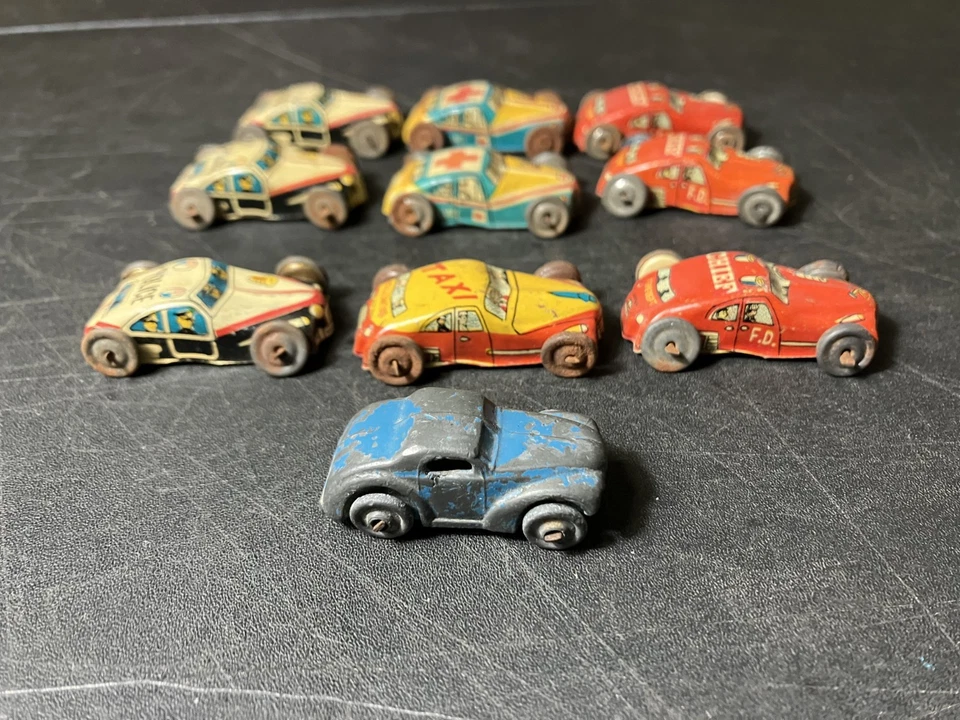 Lote de 10 Mini Carros Vintage de Metal Estanho 1,5" - Polícia, Chefe de Bombeiros, Ambulância, Táxi - Imagem 4 de 4